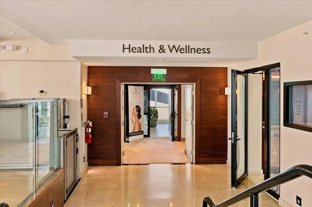 6801 Collins Ave #1020 Door 1006 Leal Miami Beach, FL 33141