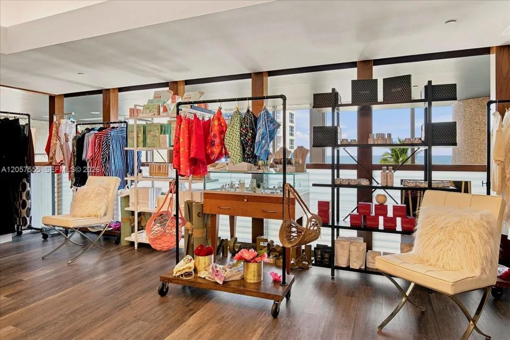 6801 Collins Ave #1020 Door 1006 Leal Miami Beach, FL 33141