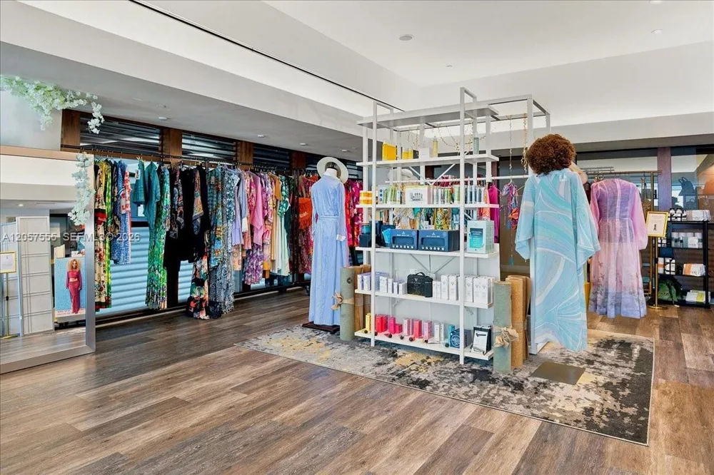 6801 Collins Ave #1020 Door 1006 Leal Miami Beach, FL 33141