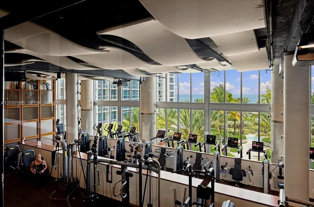 6801 Collins Ave #1020 Door 1006 Leal Miami Beach, FL 33141