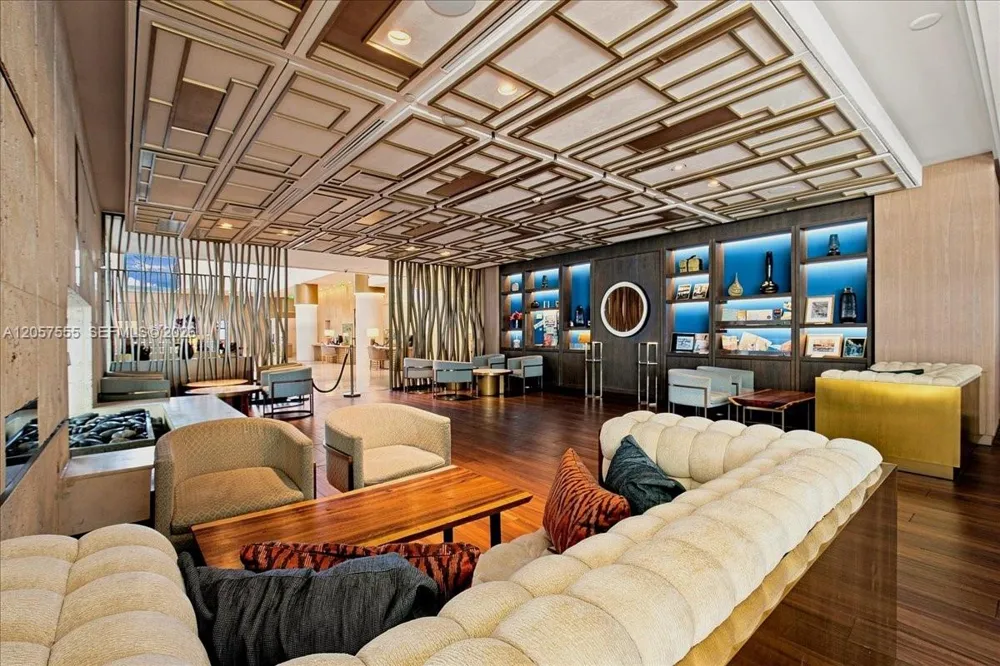 6801 Collins Ave #1020 Door 1006 Leal Miami Beach, FL 33141
