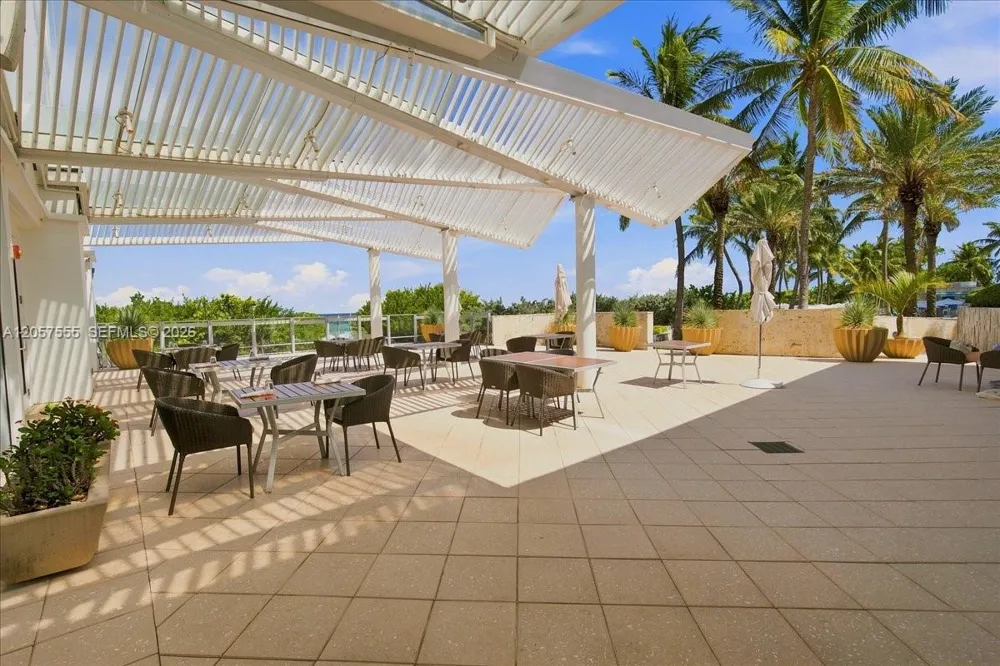 6801 Collins Ave #1020 Door 1006 Leal Miami Beach, FL 33141