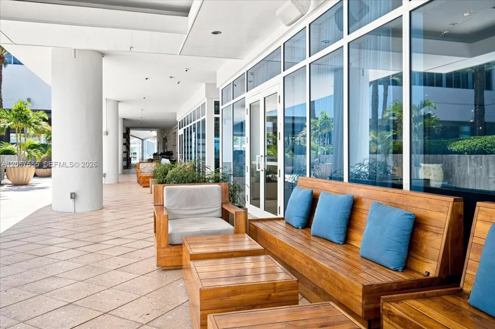 6801 Collins Ave #1020 Door 1006 Leal Miami Beach, FL 33141