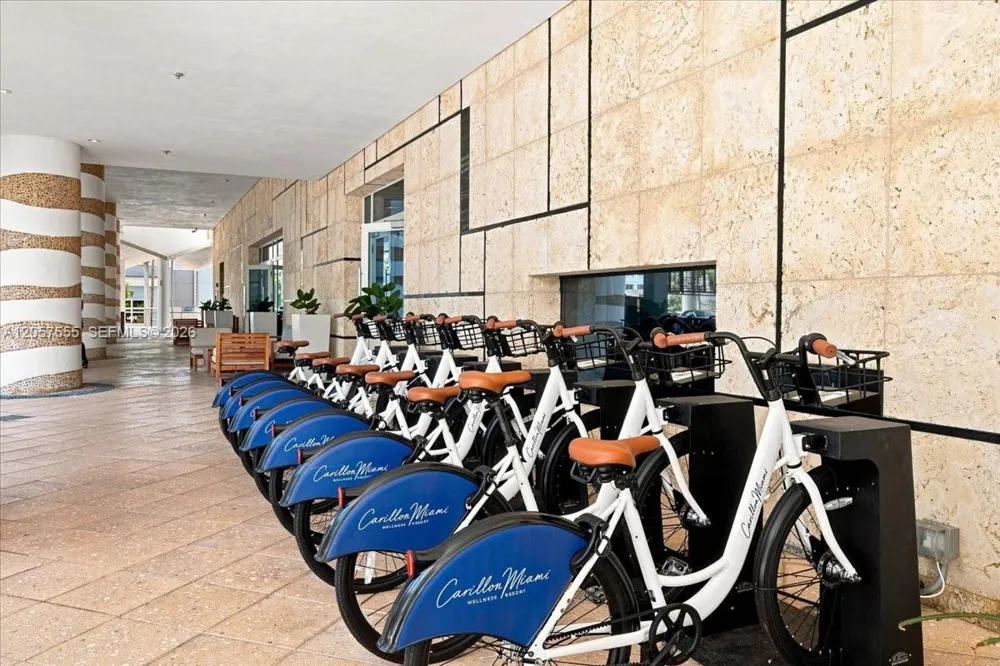 6801 Collins Ave #1020 Door 1006 Leal Miami Beach, FL 33141