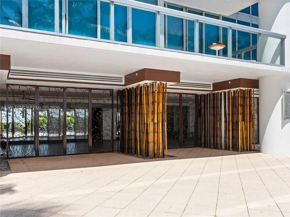 6801 Collins Ave #1020 Door 1006 Leal Miami Beach, FL 33141