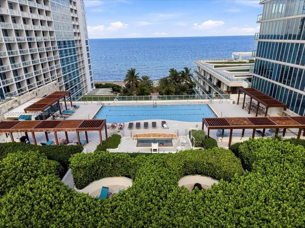 6801 Collins Ave #1020 Door 1006 Leal Miami Beach, FL 33141