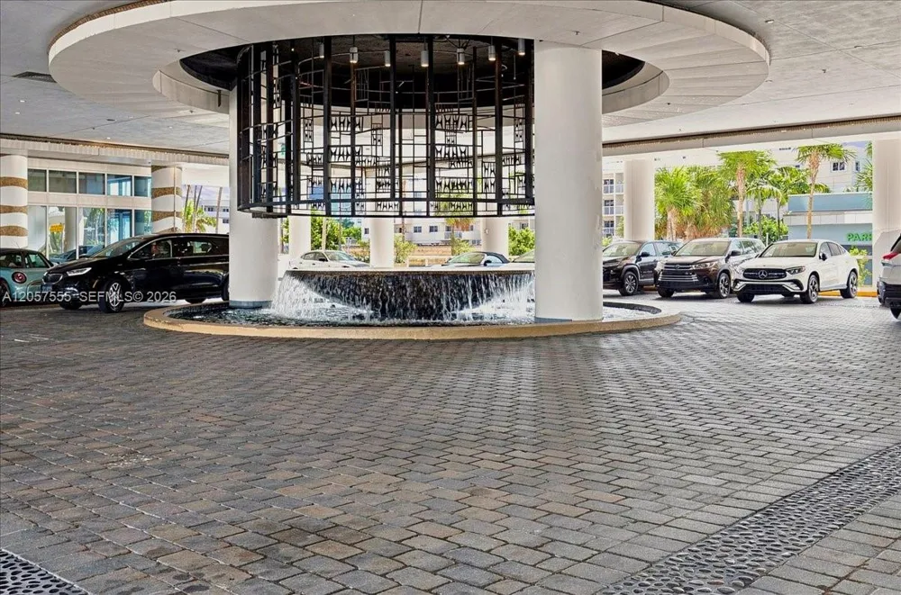 6801 Collins Ave #1020 Door 1006 Leal Miami Beach, FL 33141