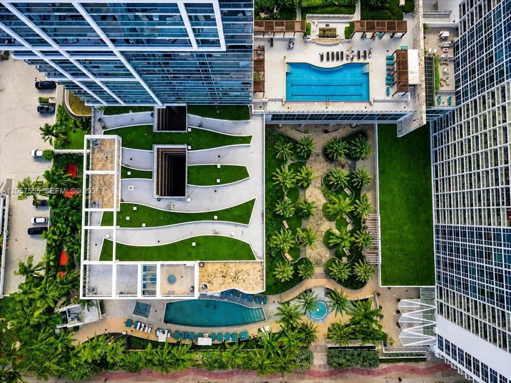 6801 Collins Ave #1020 Door 1006 Leal Miami Beach, FL 33141