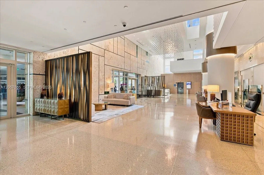 6801 Collins Ave #1020 Door 1006 Leal Miami Beach, FL 33141