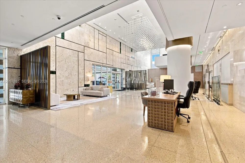 6801 Collins Ave #1020 Door 1006 Leal Miami Beach, FL 33141