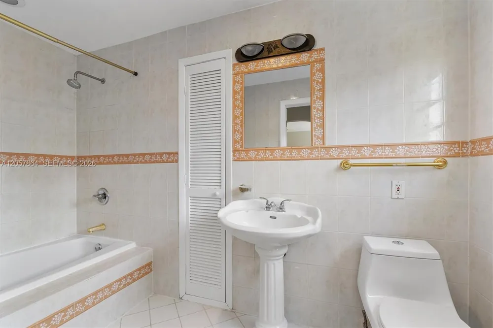 4445 Michigan Ave Miami Beach, FL 33140