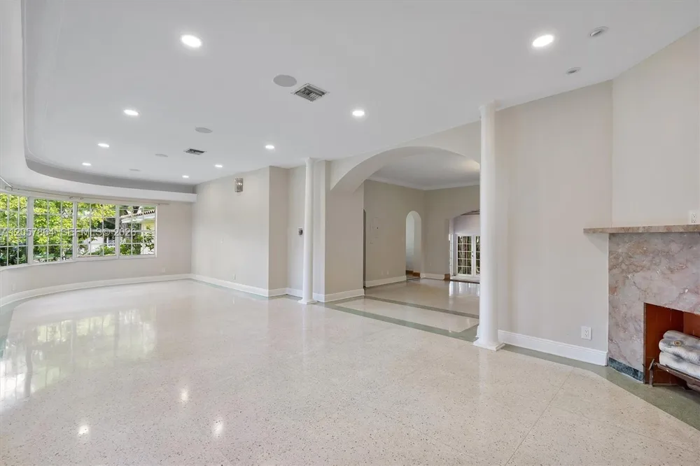 4445 Michigan Ave Miami Beach, FL 33140