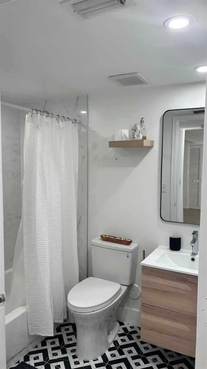 1350 SE 3RD AVENUE #208 Dania Beach, FL 33004