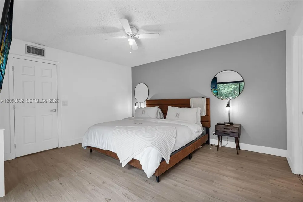 2603 Lakeview Ct Cooper City, FL 33026