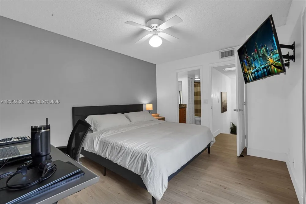 2603 Lakeview Ct Cooper City, FL 33026