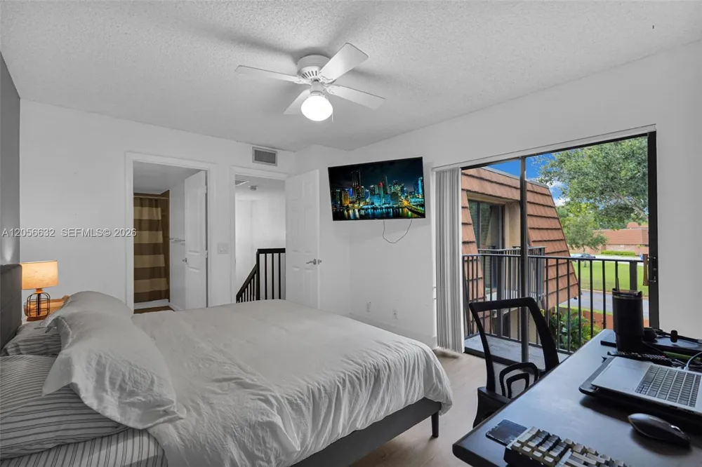 2603 Lakeview Ct Cooper City, FL 33026