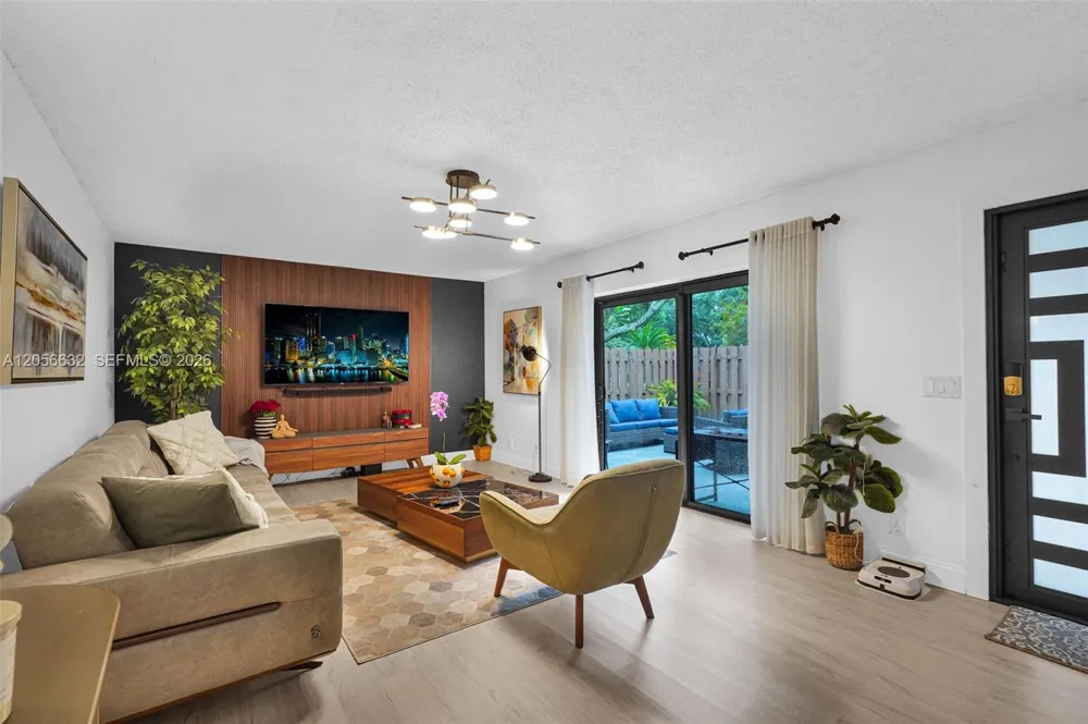 2603 Lakeview Ct Cooper City, FL 33026