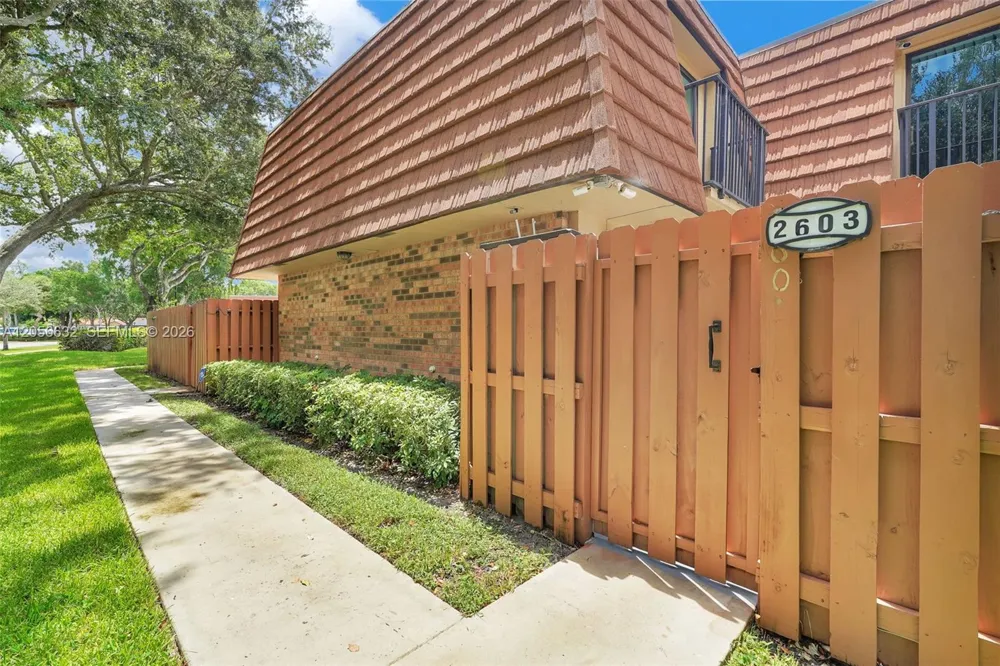 2603 Lakeview Ct Cooper City, FL 33026