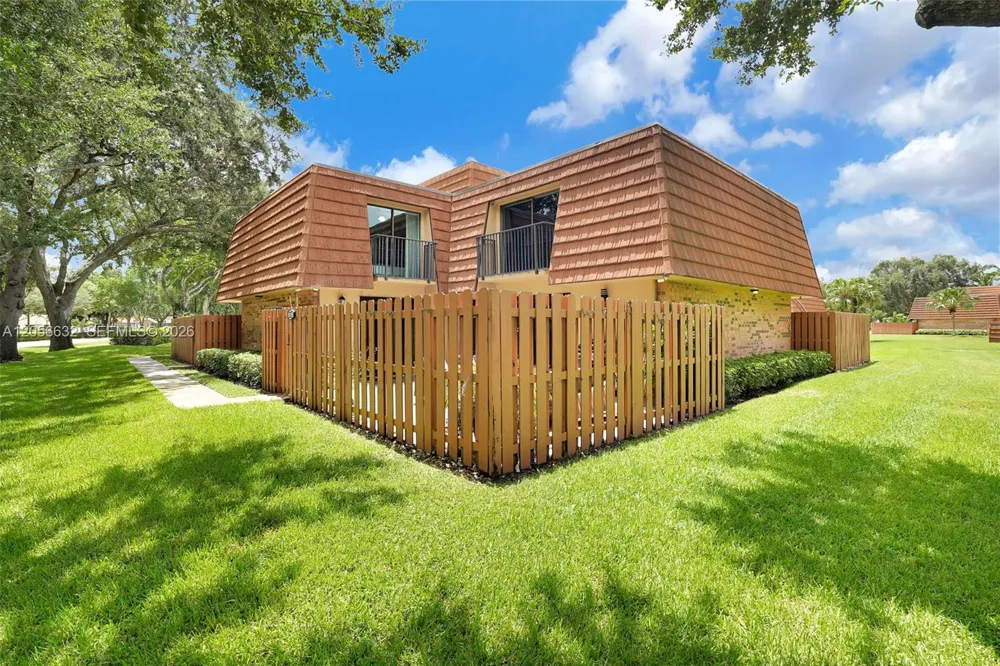 2603 Lakeview Ct Cooper City, FL 33026