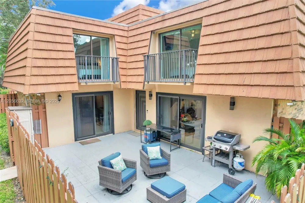 2603 Lakeview Ct Cooper City, FL 33026