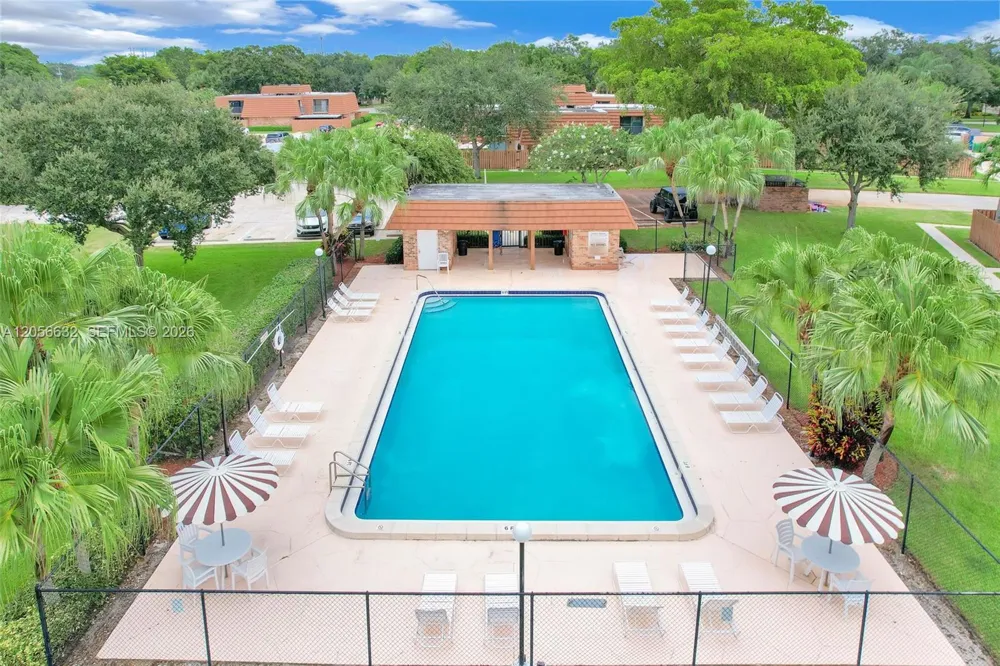 2603 Lakeview Ct Cooper City, FL 33026