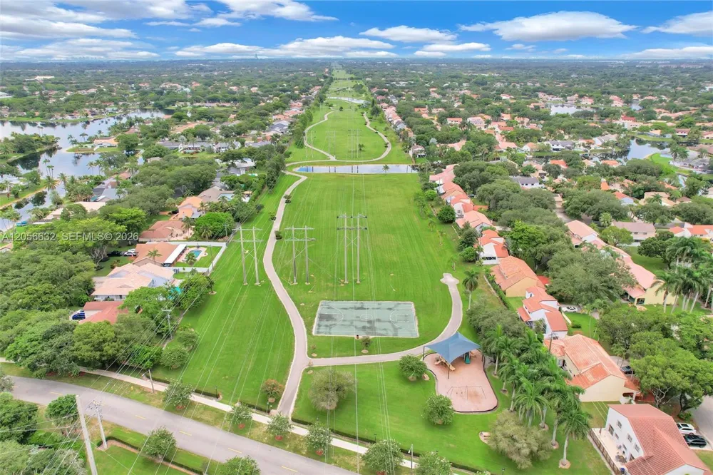 2603 Lakeview Ct Cooper City, FL 33026
