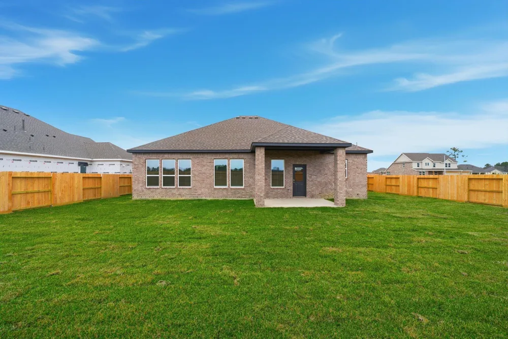 103 Lake Woodshore Court Clute, TX 77531