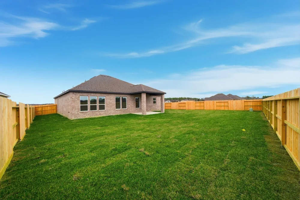 103 Lake Woodshore Court Clute, TX 77531