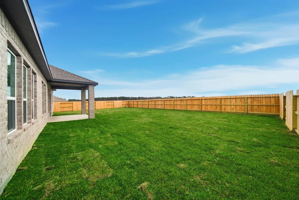 103 Lake Woodshore Court Clute, TX 77531