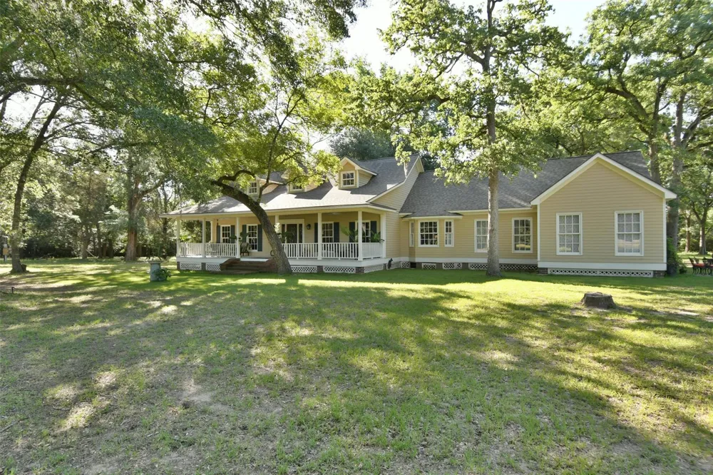 1263 Weishuhn Road New Ulm, TX 78950
