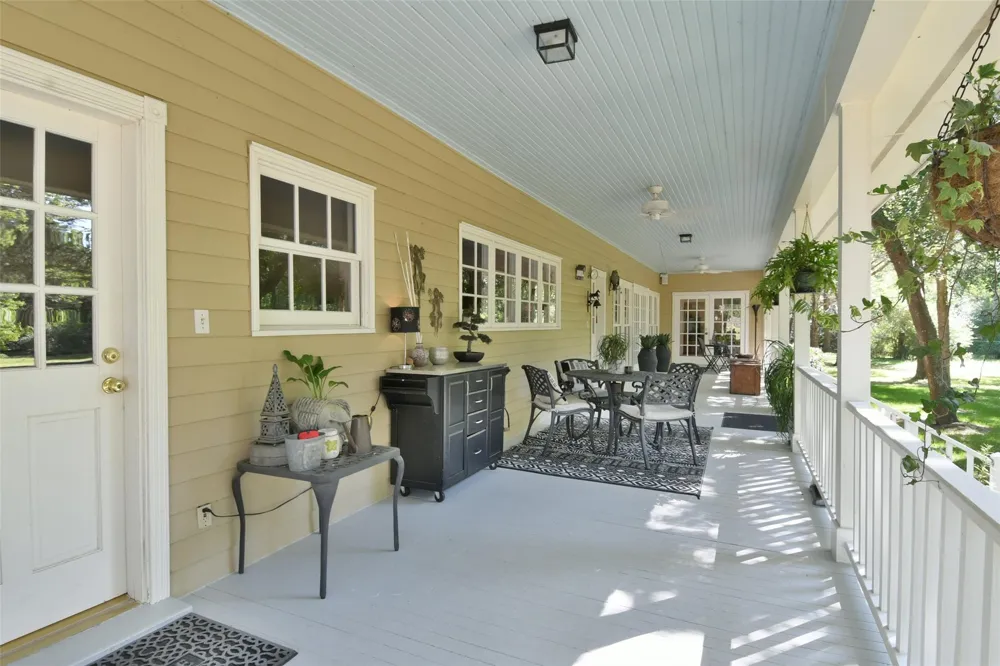 1263 Weishuhn Road New Ulm, TX 78950