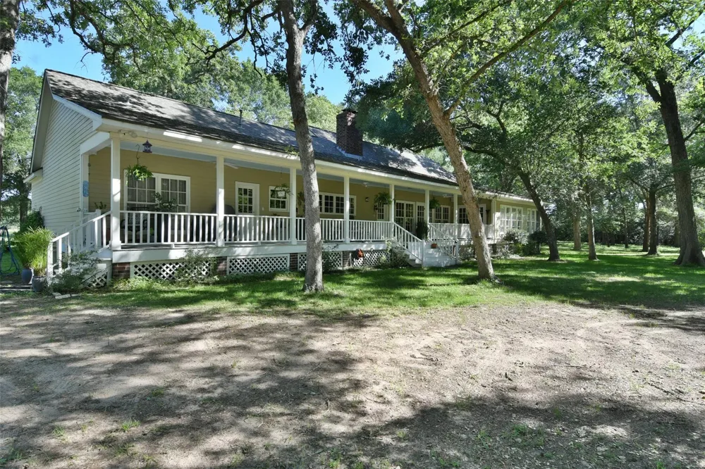 1263 Weishuhn Road New Ulm, TX 78950