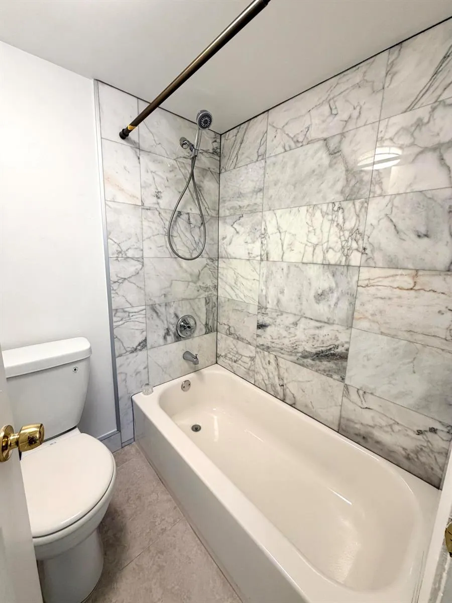 1100 NW 87TH AVENUE #406 Coral Springs, FL 33071