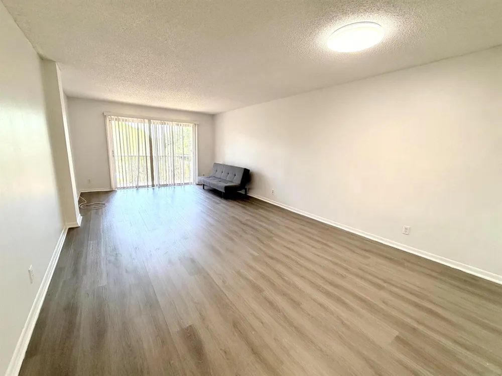 1100 NW 87TH AVENUE #406 Coral Springs, FL 33071