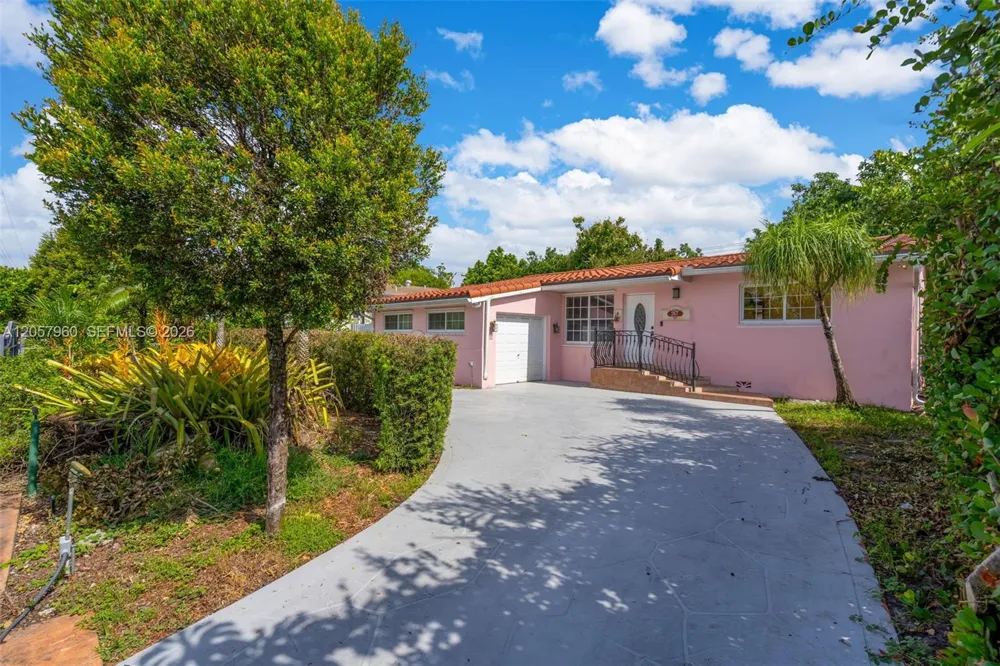 267 E 56th St Hialeah, FL 33013