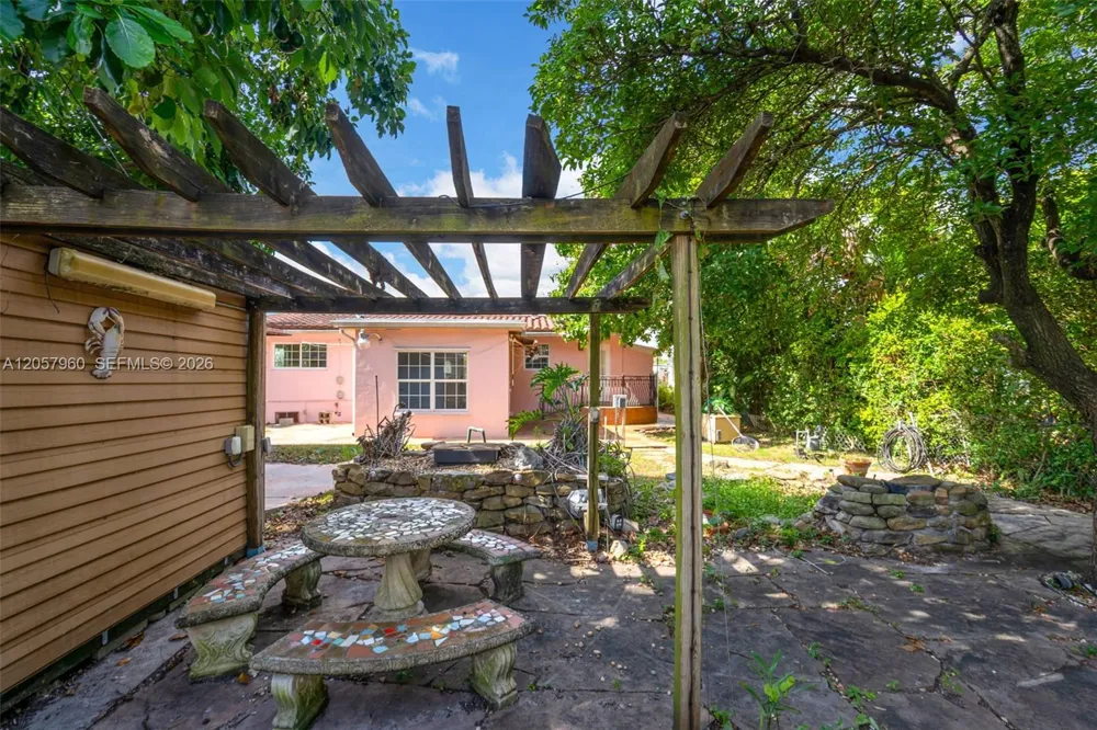 267 E 56th St Hialeah, FL 33013