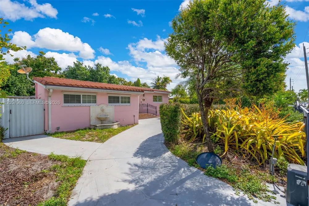 267 E 56th St Hialeah, FL 33013