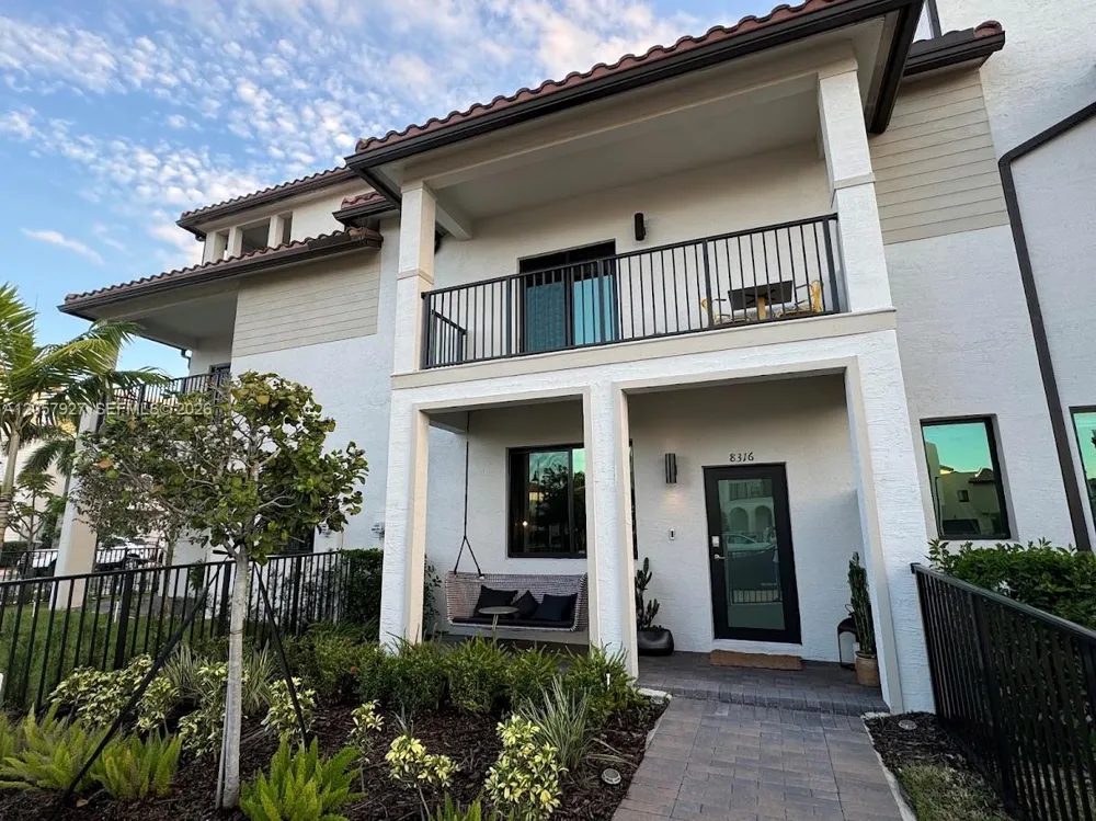 8316 NW 43rd St Doral, FL 33166