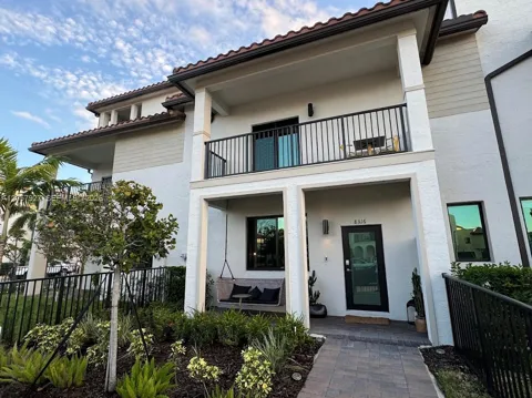 8316 NW 43rd St