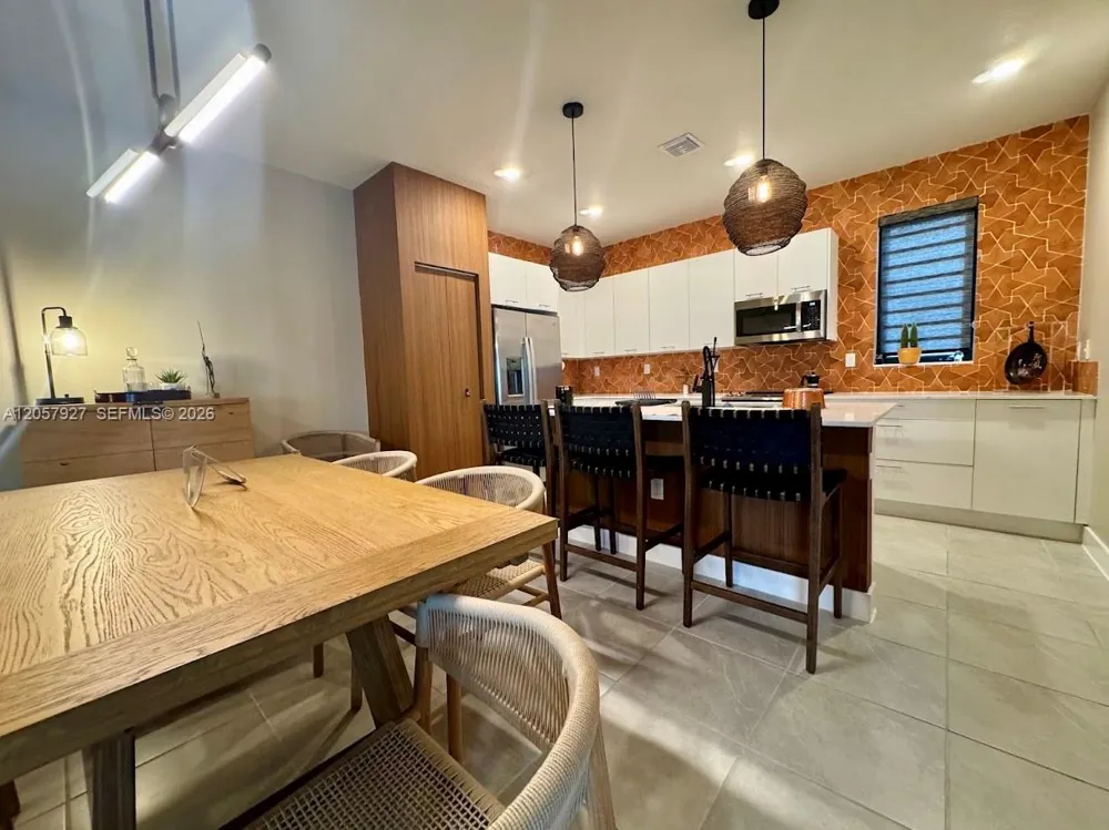 8316 NW 43rd St Doral, FL 33166