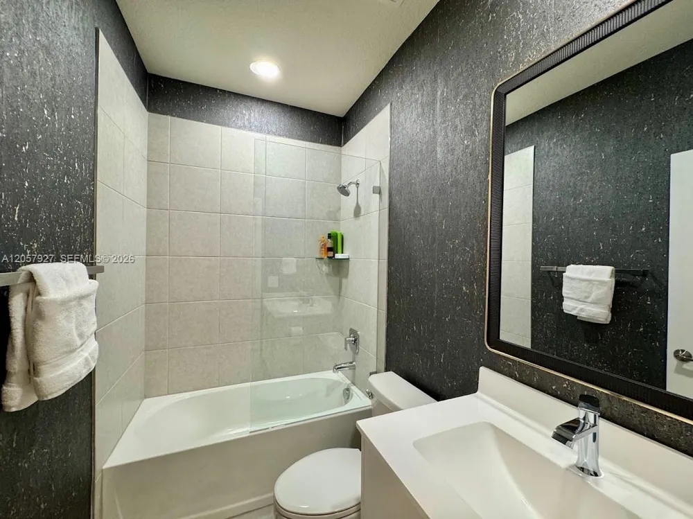 8316 NW 43rd St Doral, FL 33166