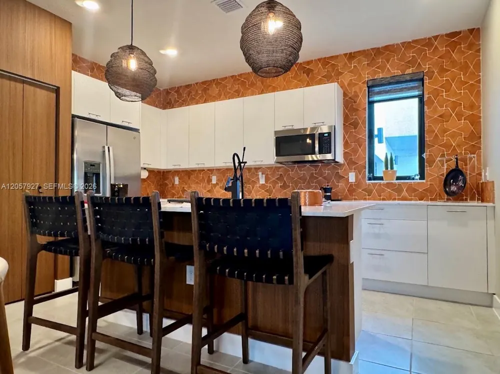 8316 NW 43rd St Doral, FL 33166