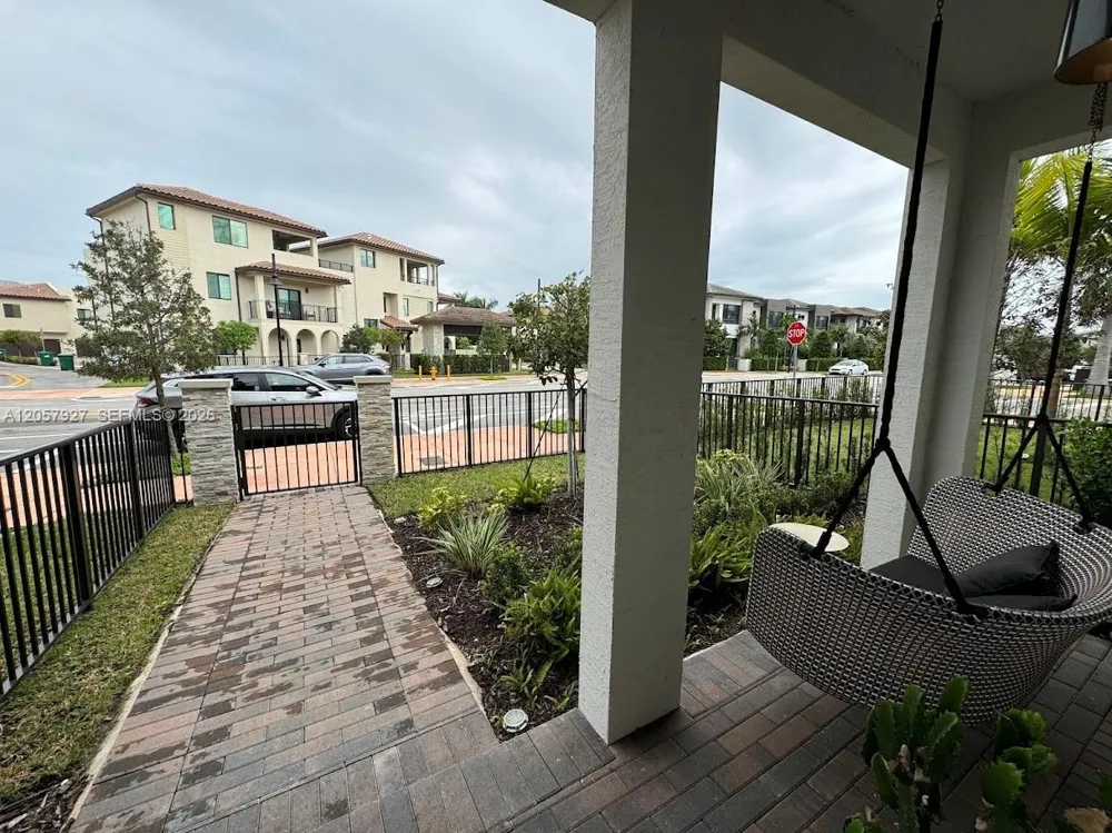 8316 NW 43rd St Doral, FL 33166