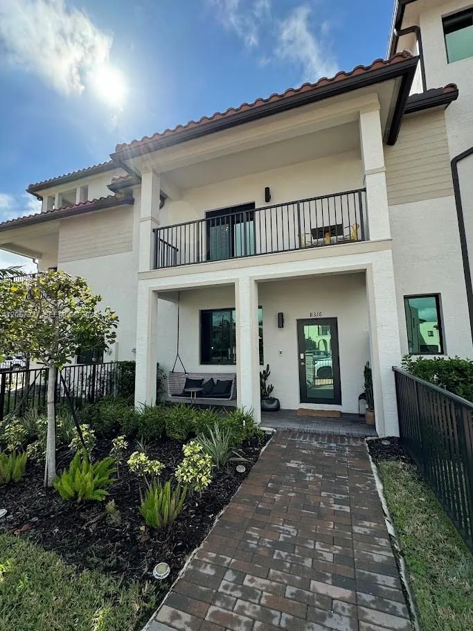 8316 NW 43rd St Doral, FL 33166