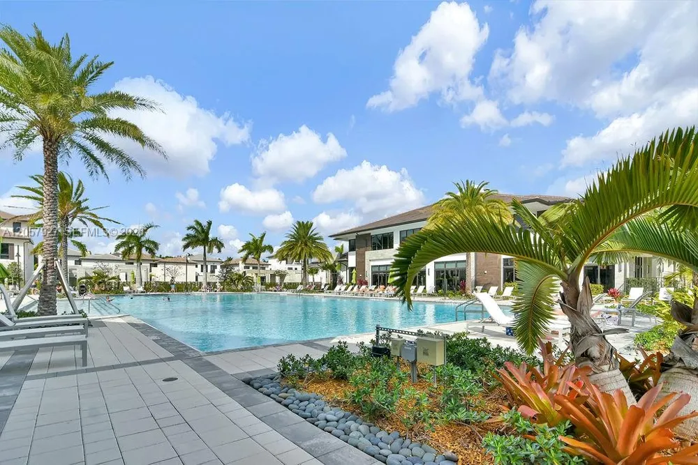 8316 NW 43rd St Doral, FL 33166