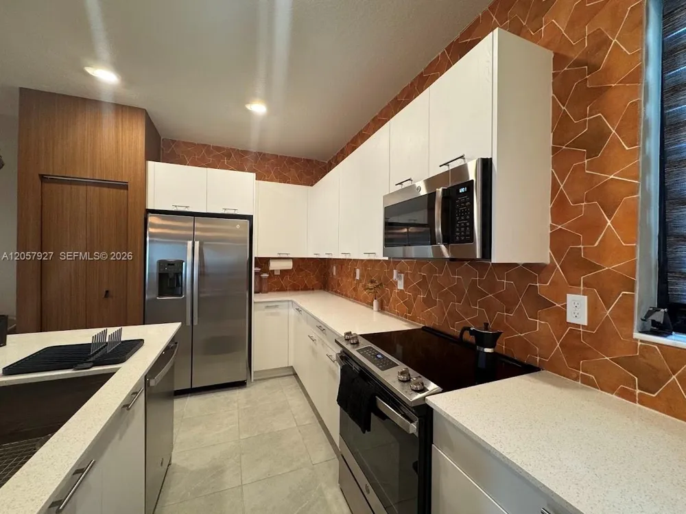 8316 NW 43rd St Doral, FL 33166