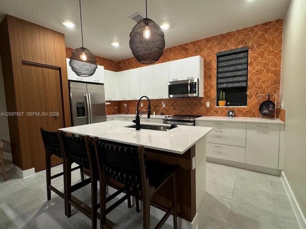 8316 NW 43rd St Doral, FL 33166