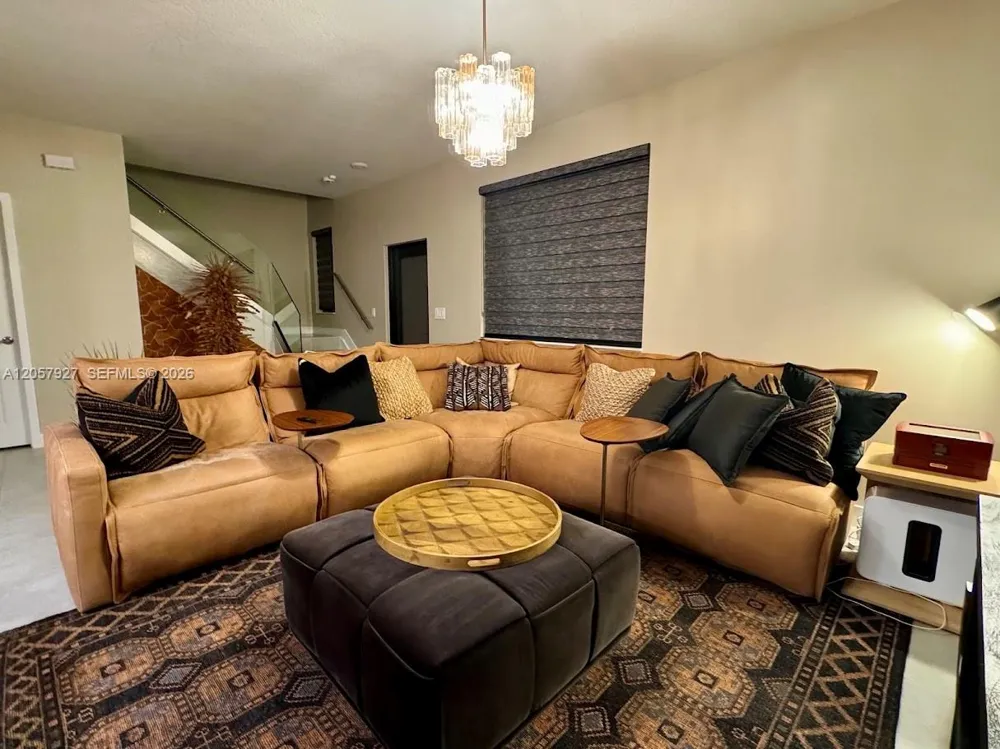 8316 NW 43rd St Doral, FL 33166