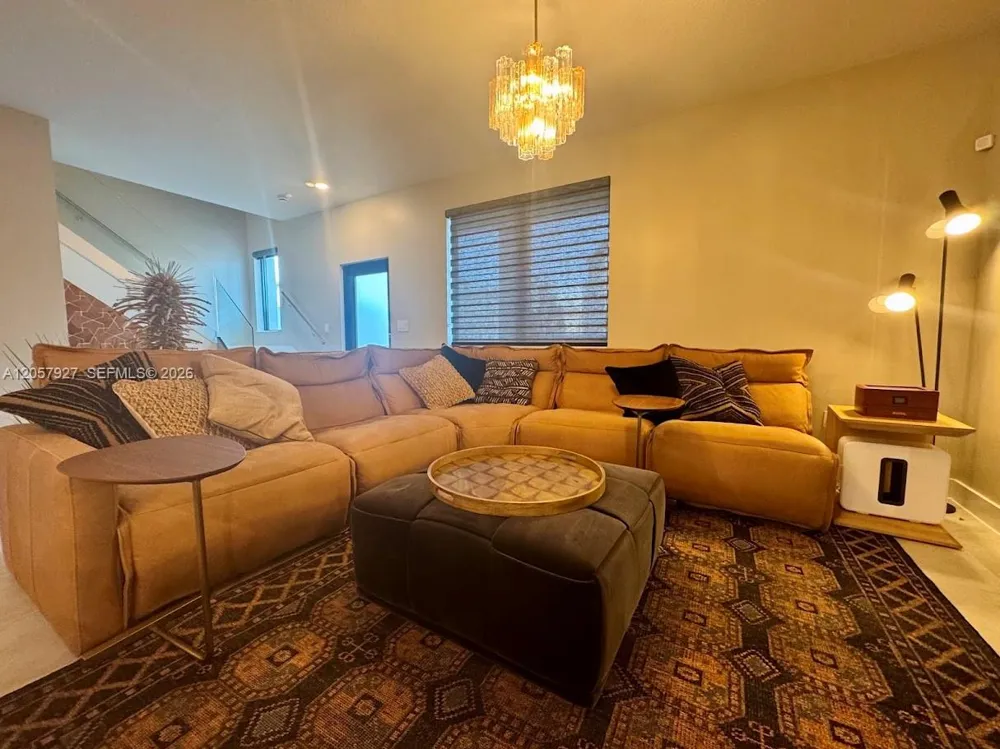8316 NW 43rd St Doral, FL 33166