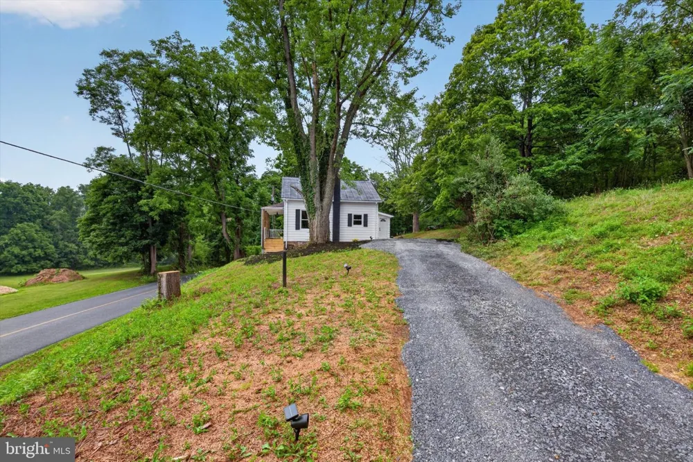 140 CREEK ROAD Shermans Dale, PA 17090